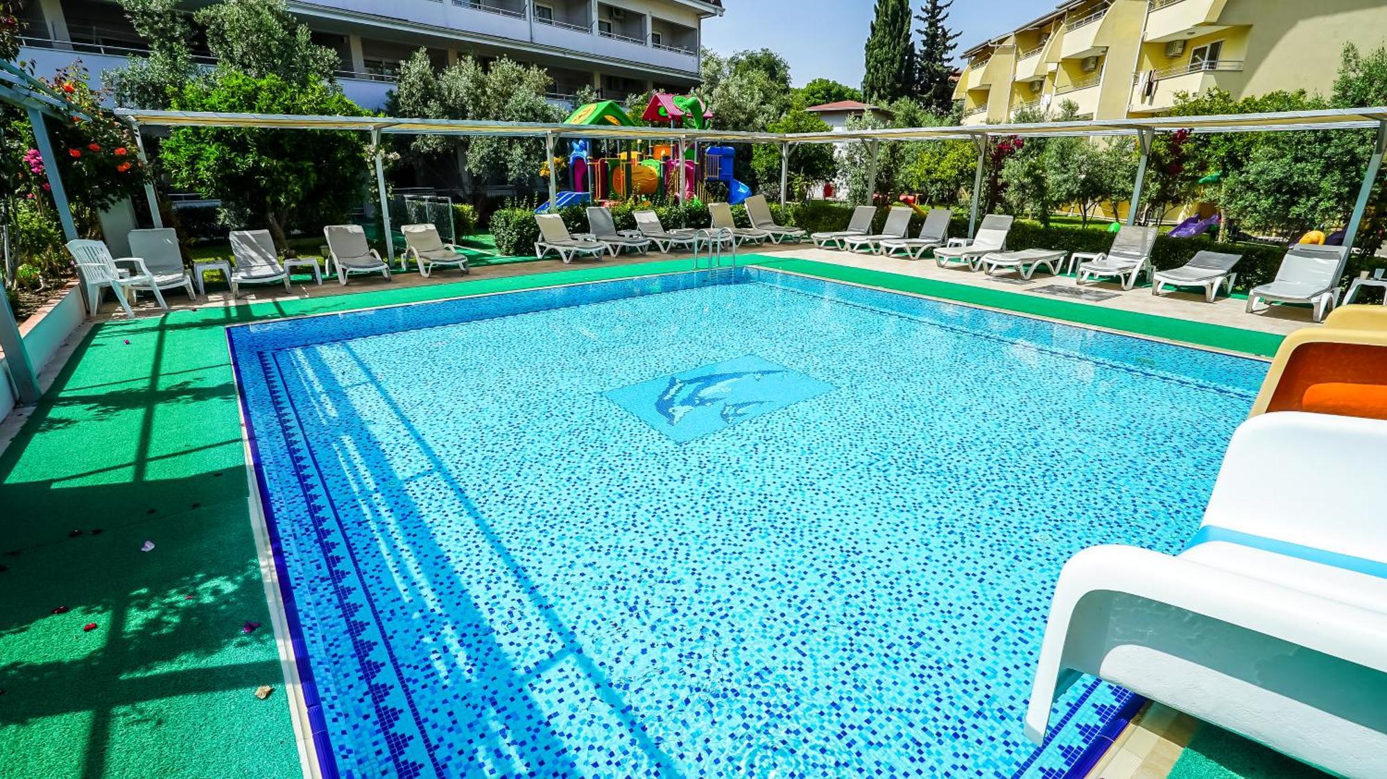 Catty Cats Garden Aparthotel